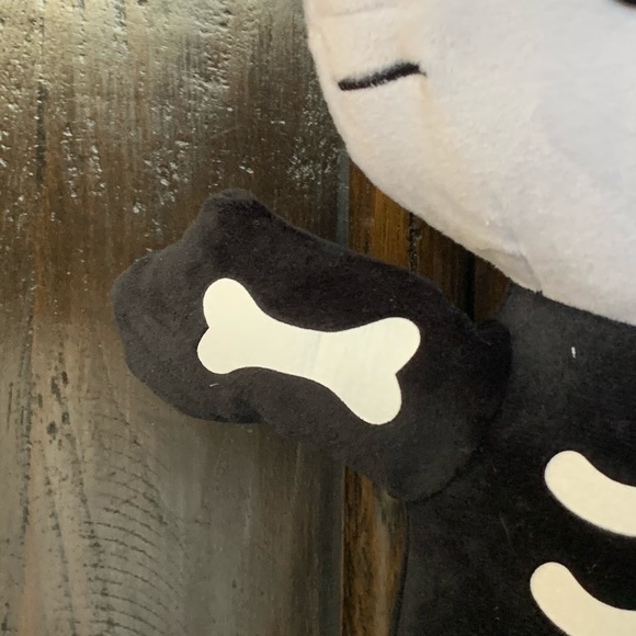 Hello Kitty Musical Dancing Halloween Skeleton Side Stepper - Picture 7 of 14